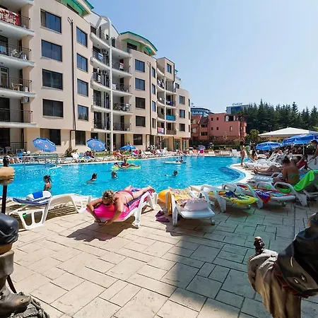 ★studio With Kitchen Wifi Balcony Pool View ★mt★ *